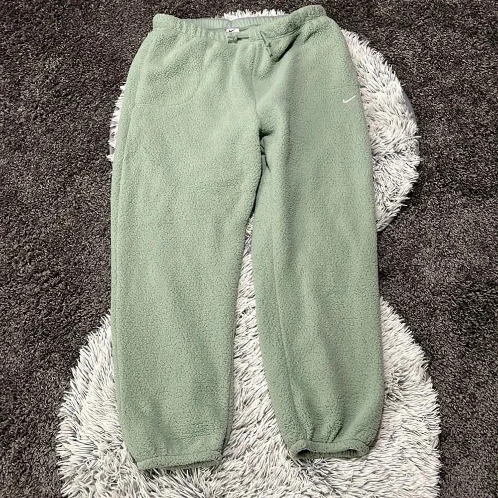 New! NikeTherma Fit Joggers Size XXL